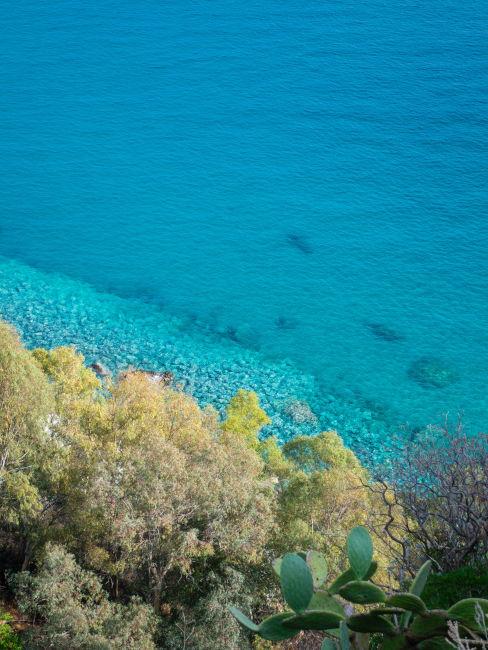 inquadratura dall'alto del mare