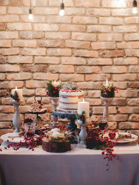 buuffet invernale con decorazioni rosse