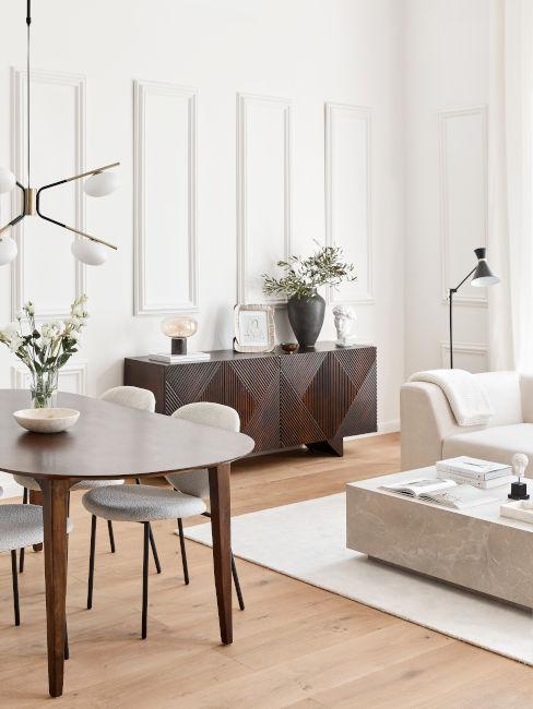 parquet chiaro con mobili in legno scuro