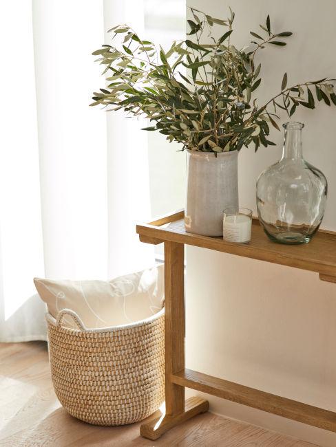 mobile in legno chiaro