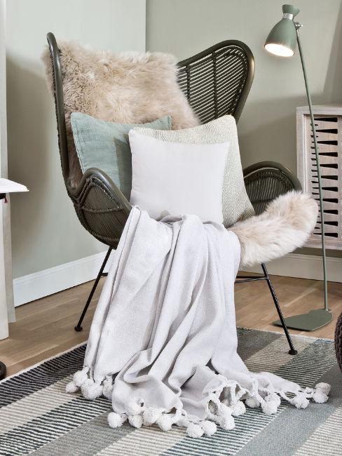 coperta in lana d'alpaca su poltrona