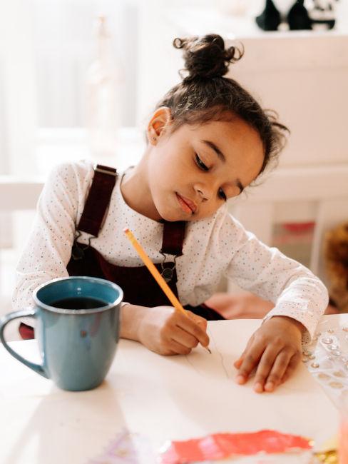 Bambina disegno