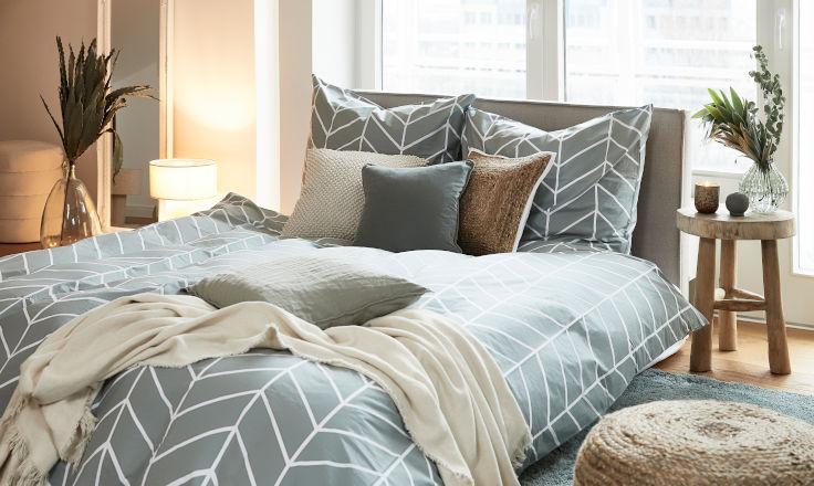 Camera da letto verde e beige