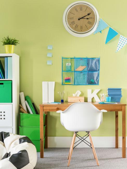 Cameretta verde con angolo studio