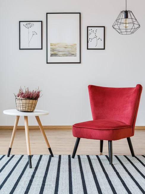 Poltroncina rossa in velluto