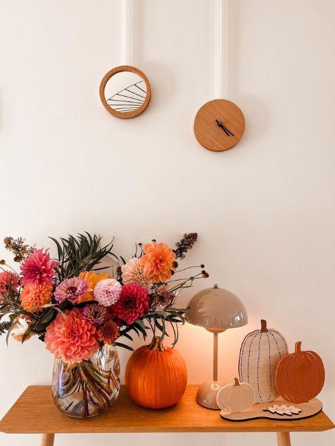 zucche decorative e fiori