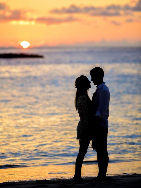 viaggio di coppia al tramonto