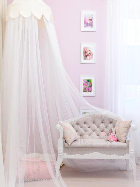 Cameretta rosa con ottomana