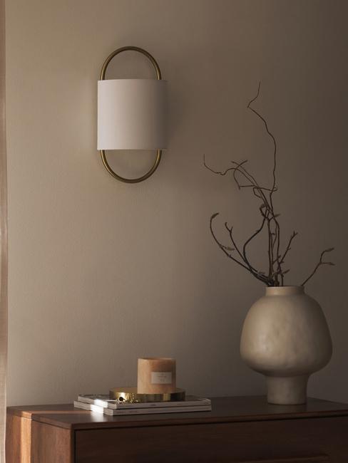 vaso con rami secchi