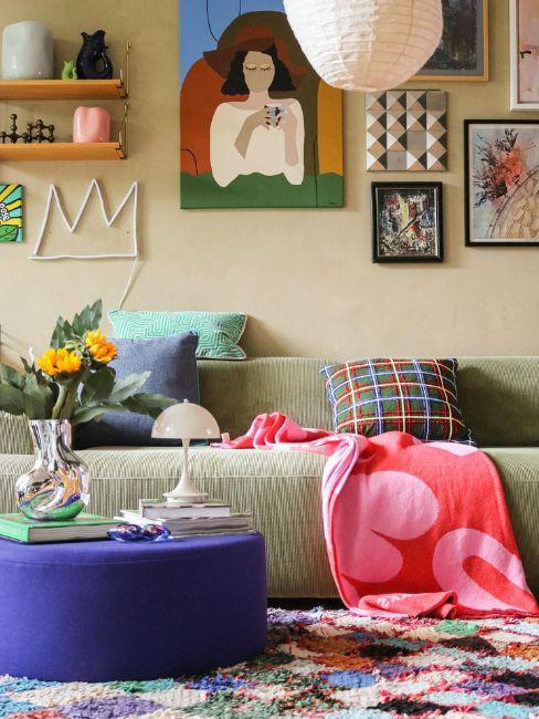 soggiorno colorato in stile pop