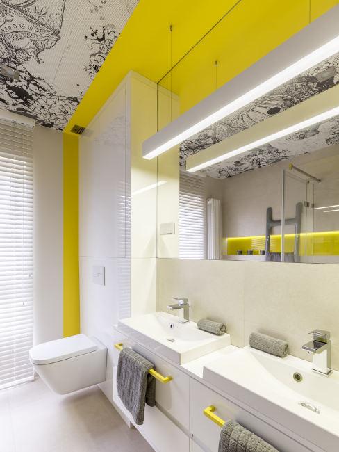 Bagno con pareti gialle