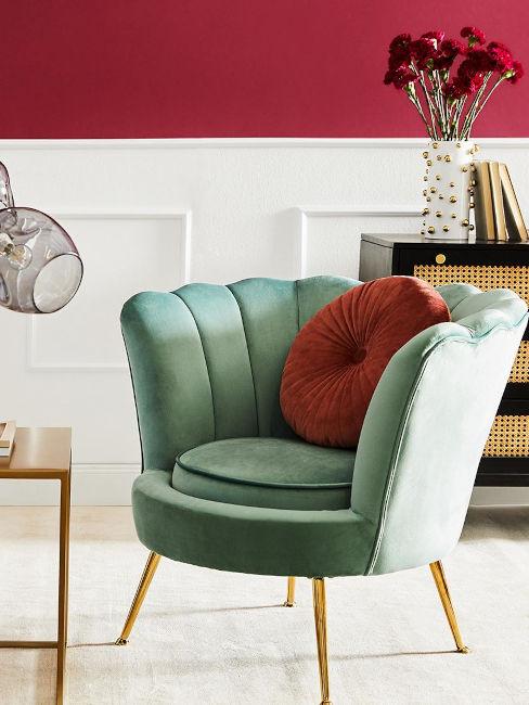 poltronna elegante verde acqua con cuscino rosso