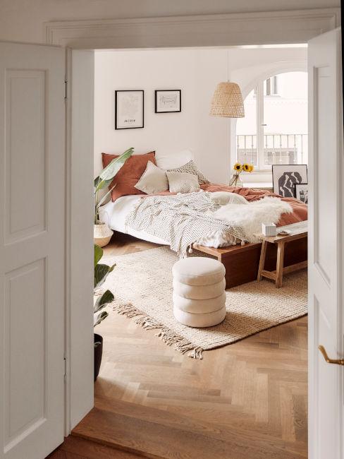 camera da letto con tessili chiari