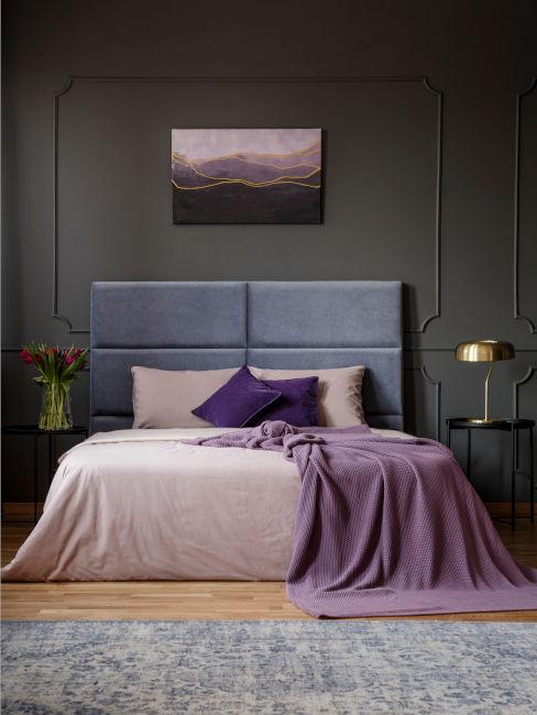 Camera da letto viola e grigia