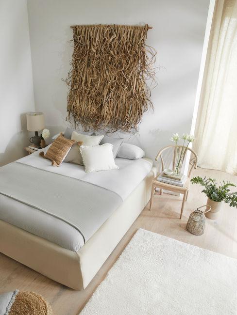 camera da letto toni neutri e materiali naturali