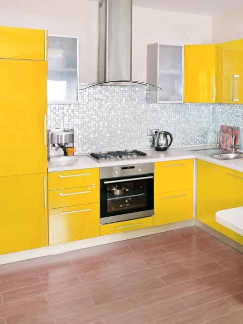 Cucina gialla moderna