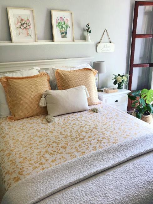 Lenzuola bianche e gialle