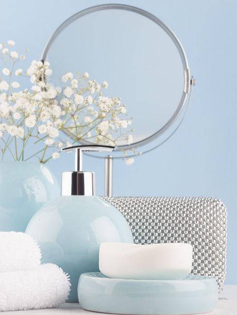 Accessori azzurri per il bagno