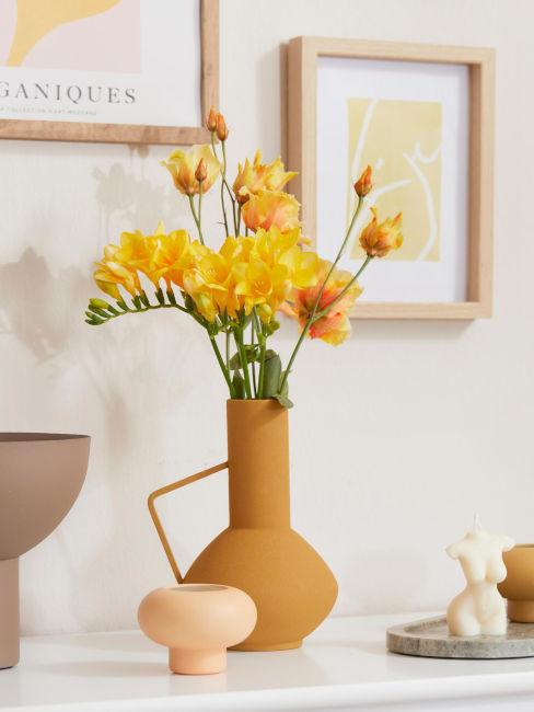 vaso decorativo per fiori giallo