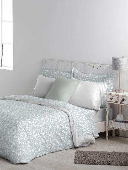 Lenzuola bianche e azzurre