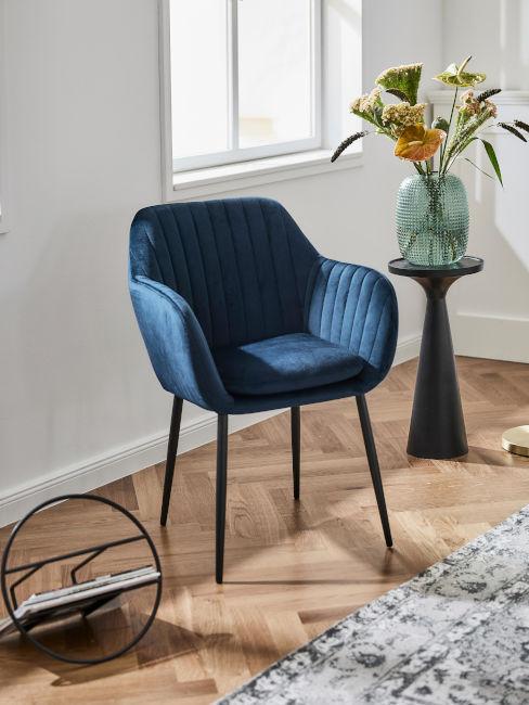 Sedia imbottita in velluto blu