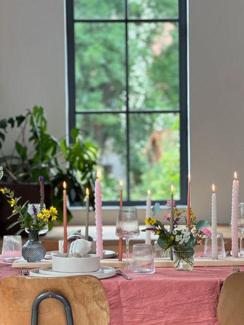 tavola con centrotavola primaverile