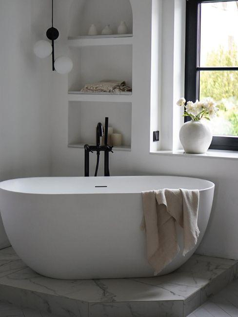 nicchia nel muro in bagno decorata