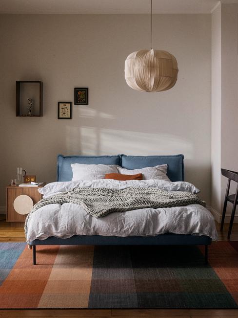 decorare la parete dietro il letto