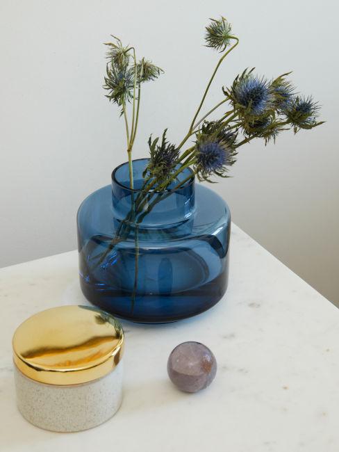 Soprammobili blu e giallo