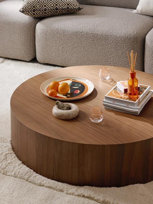 soprammobili e decorazioni su tavolino