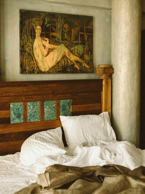 Letto con quadro