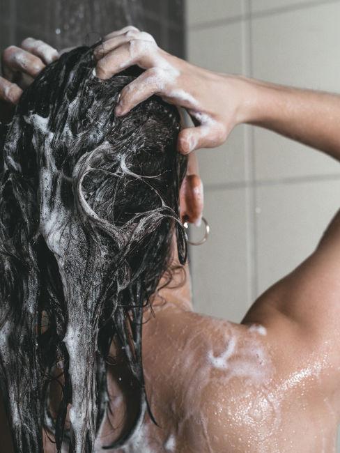 Shampoo sui capelli