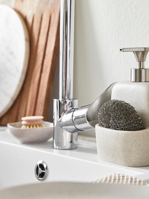 rubinetto in acciaio come pulirlo