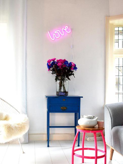 Luce neon scritta