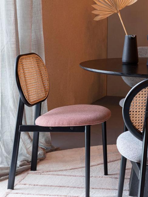 Sedia da pranzo intrecciata con cuscino rosa