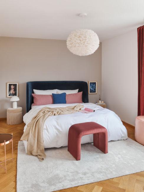 camera da letto con pouf rosa