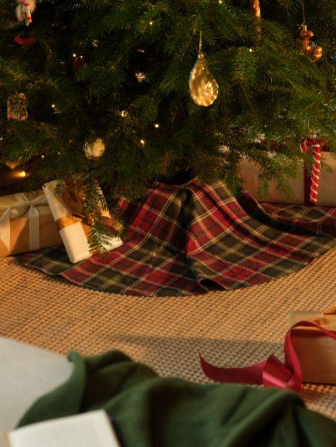 coprire la base dell'albero di natale (2)