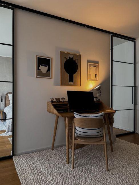 illuminazone di zona su scrivania