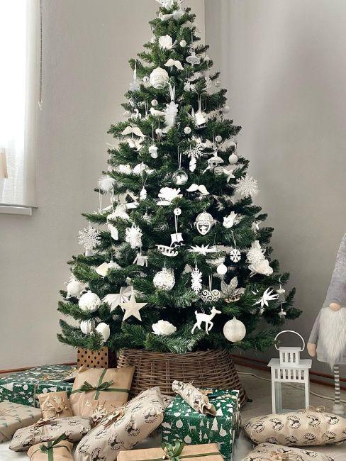 albero di natale total white 2022