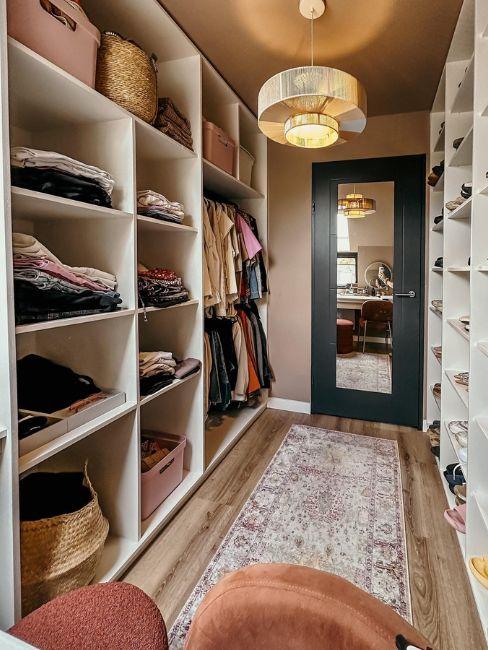 cabina armadio con lampada a sospensione