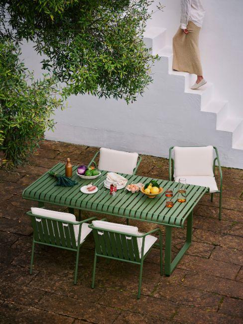 set tavolo e sedie verdi per giardino