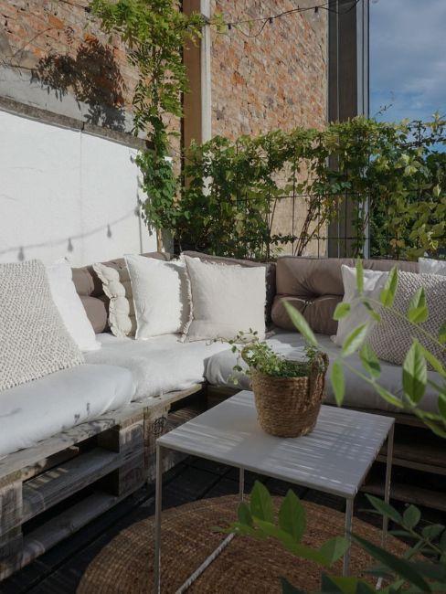 terrazzino scoperto con divanetto
