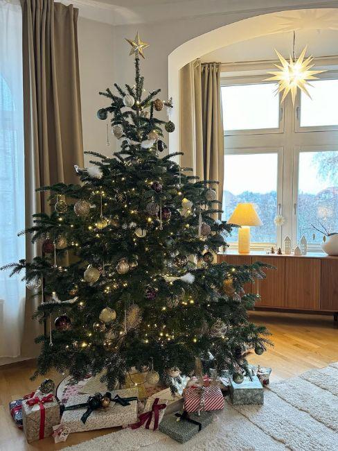 albero di natale con regali