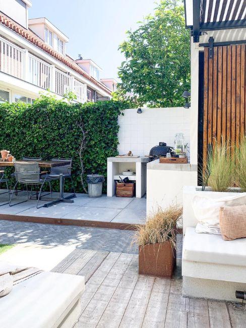 giardino con area barbecue
