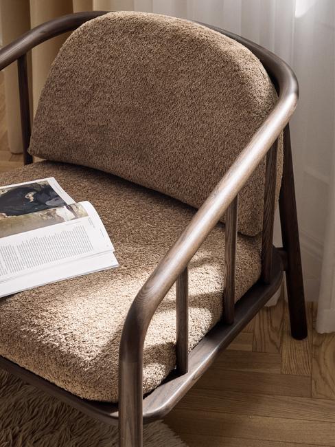 poltroncina da camera marrone