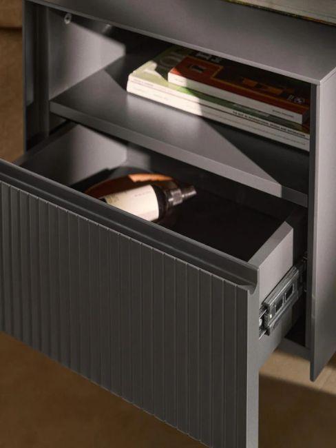 dettaglio comodino con cassetto