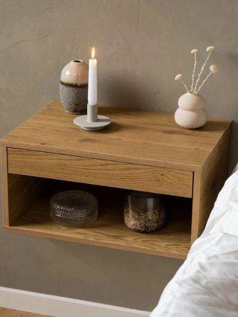 comodino appeso in legno