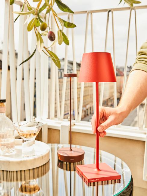 lampada da tavolo di design olivia zafferano