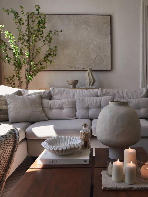 salotto con quadro moderno