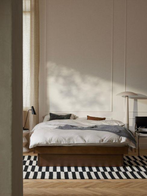 letto sommier in legno scuro (2)